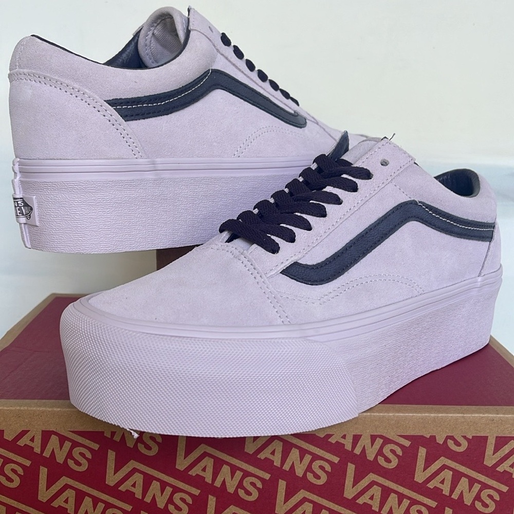 Vans WMNS Old Skool Stackform
Suede Lavender
VN0009PZLAE
Platforms Sneakers - Picture 8 of 16